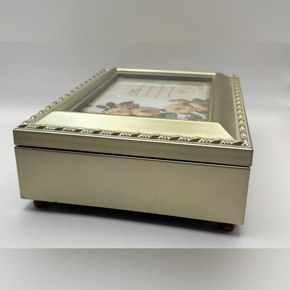 Beautiful Mother-themed Jewelry/Music Box with Swappable Picture Frame - Picture 7 of 13